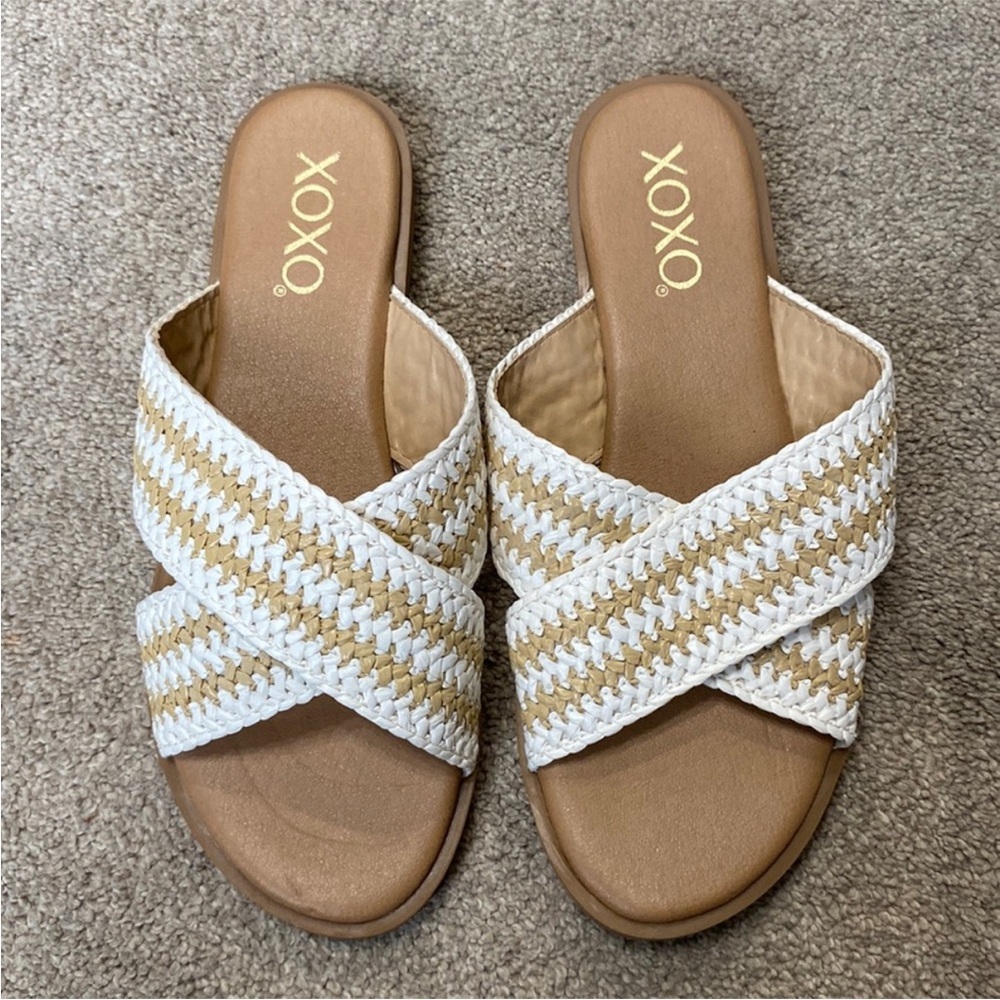 XOXO Cream Crossover Strap Sandals Size 8